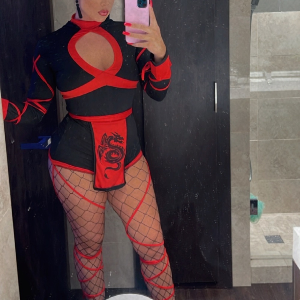 Sexy Ninja Halloween Costume w/ set of Tridents. Size Large